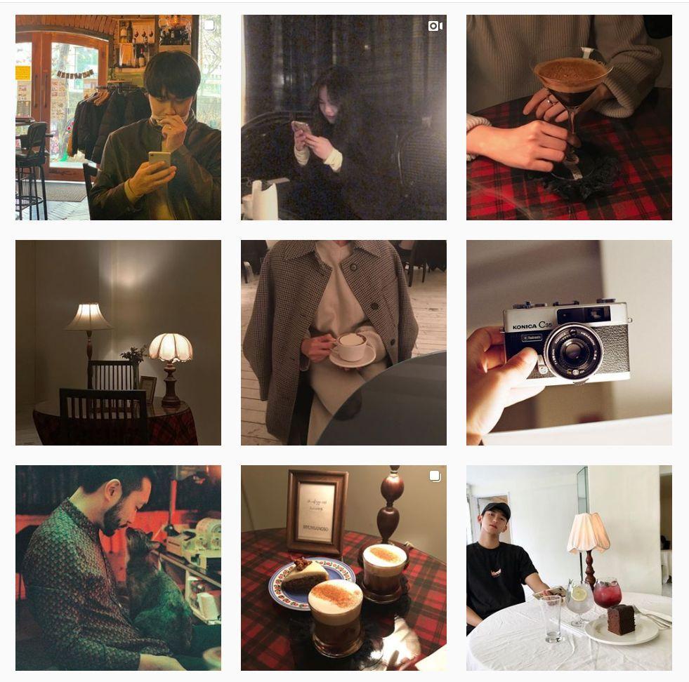 서울의 감각적인 현상소 카페에서 손님들이 느긋하게 커피를 즐기는 모습